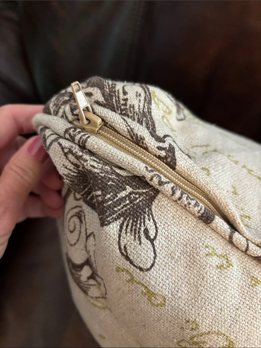 N/A pillow cover